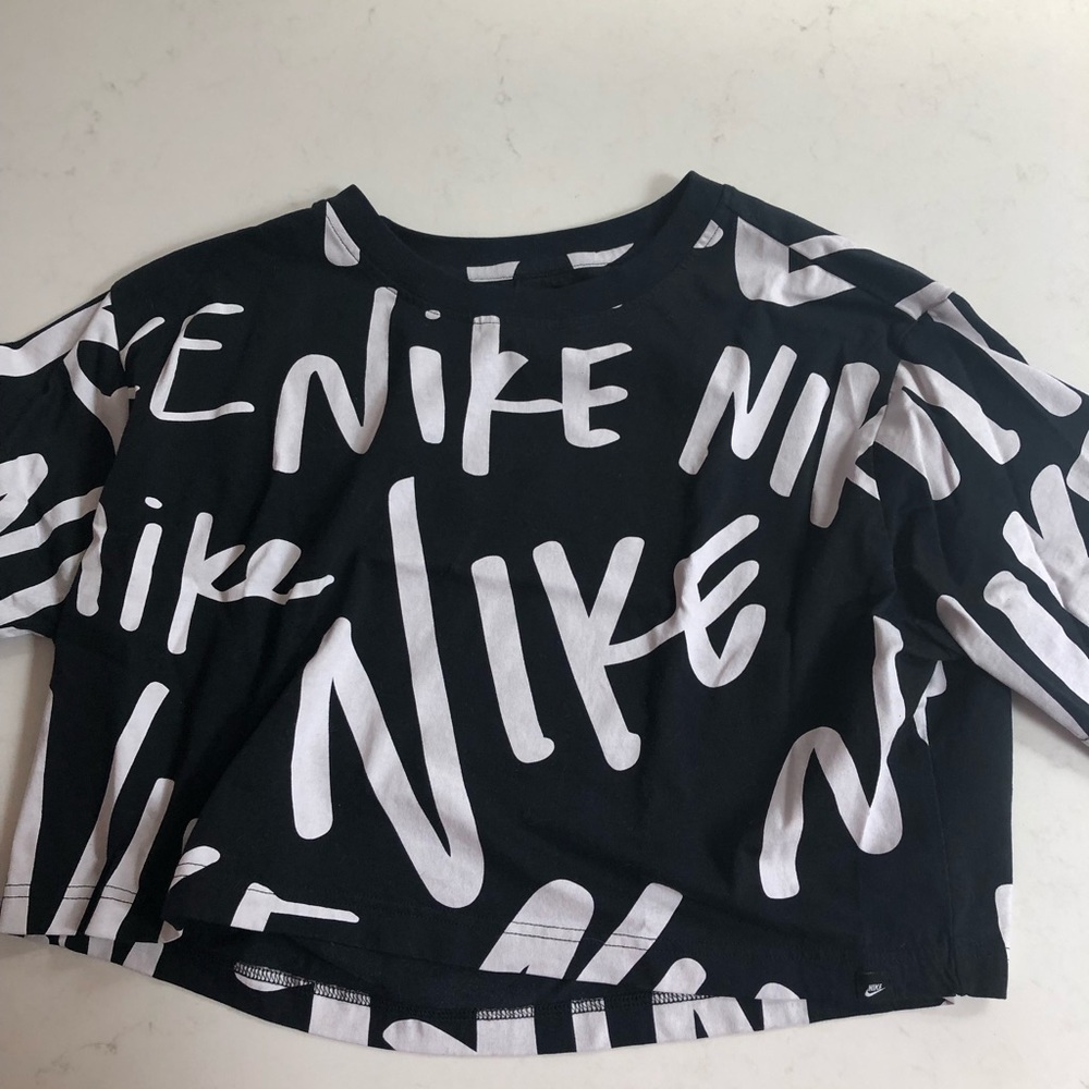 Nike Crop Tee Medium